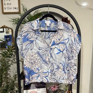 H by Halston Blue and White Floral Button-Down Shirt 100% linen top size  medium
